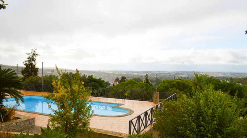 Villa in Estoi – where Privacy Meets the Atlantic Horizon