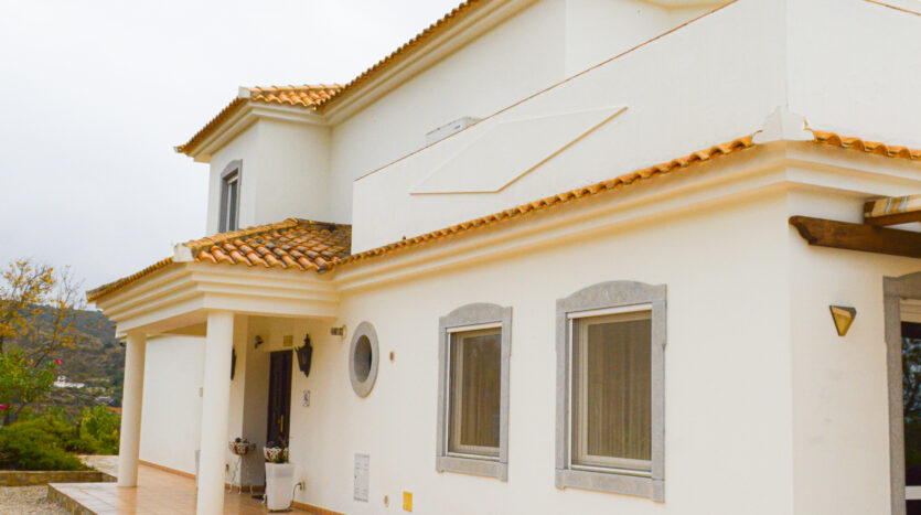 Villa in Estoi – where Privacy Meets the Atlantic Horizon