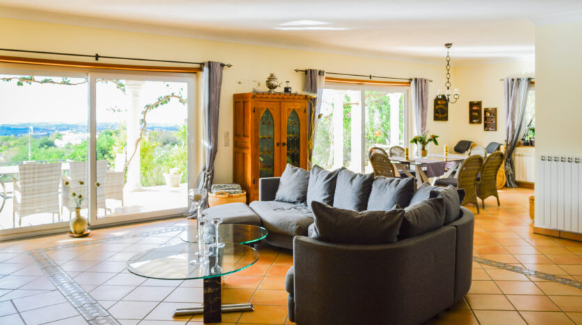 Villa in Estoi – where Privacy Meets the Atlantic Horizon