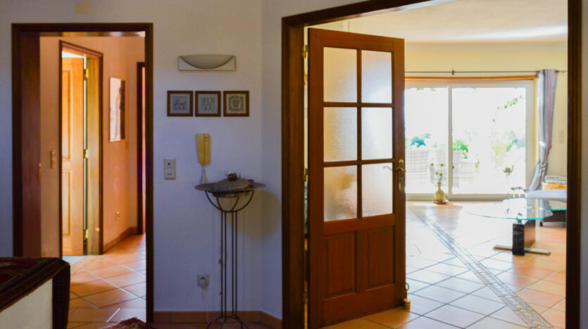 Villa in Estoi – where Privacy Meets the Atlantic Horizon