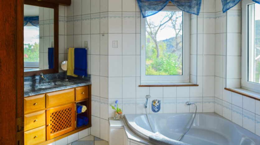 Villa in Estoi – where Privacy Meets the Atlantic Horizon