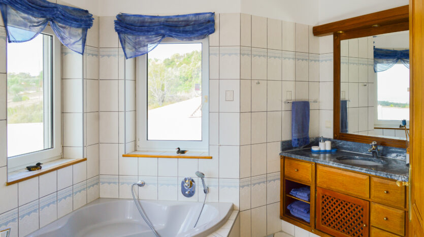 Villa in Estoi – where Privacy Meets the Atlantic Horizon
