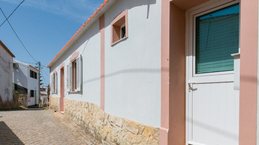 Traditional Algarve House in Barão de São Miguel